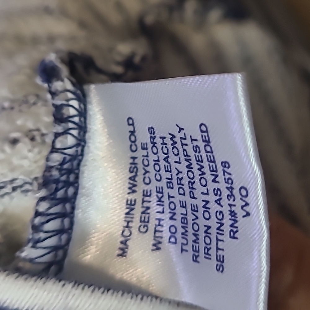 Vineyard Vines lightweight hoodie size M - Picture 6 of 6